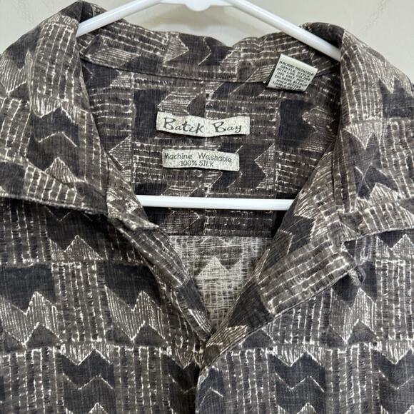 Batik Bay is 100% Silk Men’s Button Up Hawaiian Shirt Size L Brown Geometric - Picture 5 of 7